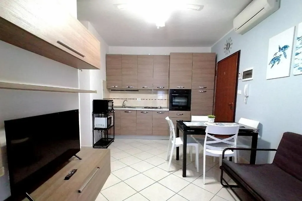 Lido Scacchi Sea View Apartment - Beach Included Lido di Scacchi