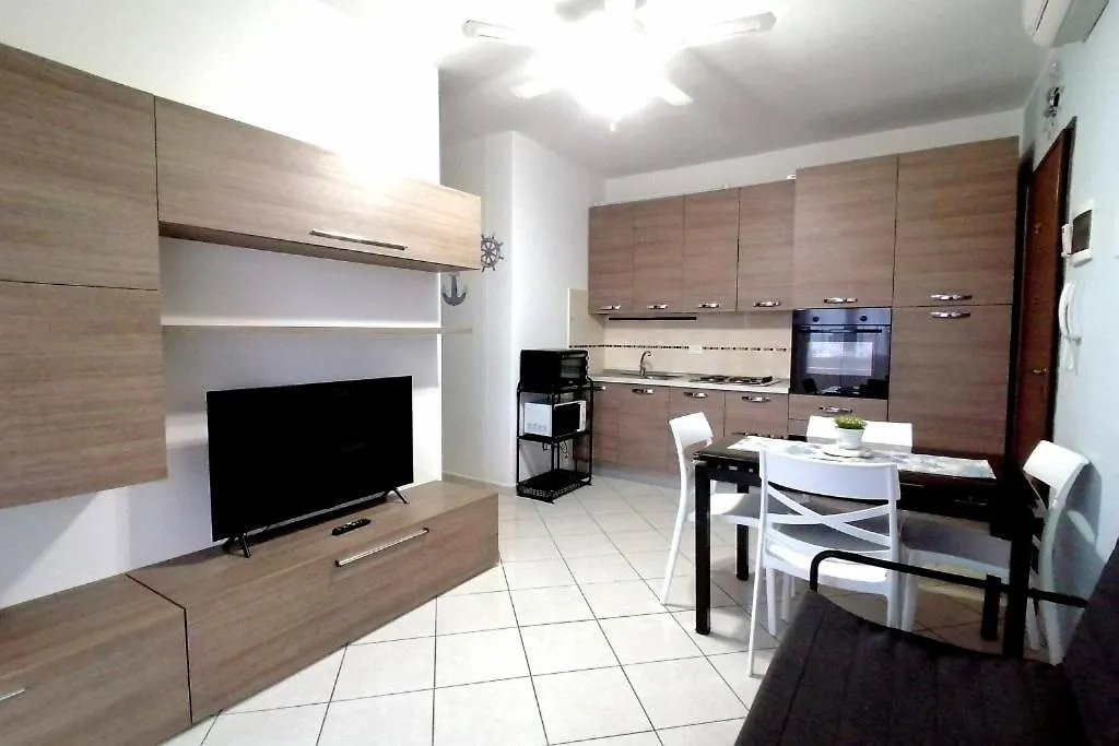 Lido Scacchi Sea View Apartment - Beach Included Lido di Scacchi 0*,  Itália